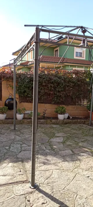 Pérgola metálica muy Robusta