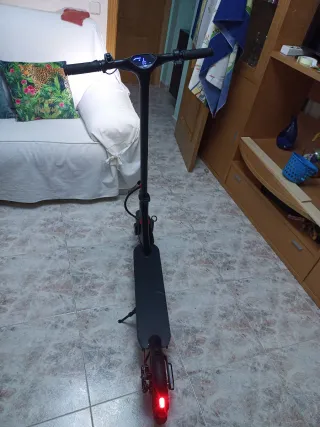 Patinete eléctrico como nuevo