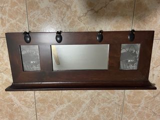 Perchero de madera con espejo