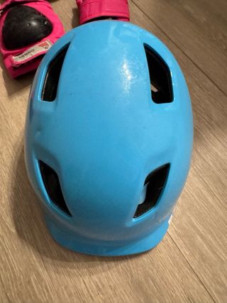 Conjunto protección patinaje rosa y azul