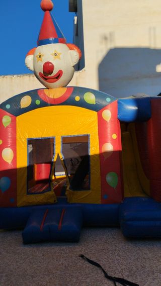 Hinchable payaso con tobogán