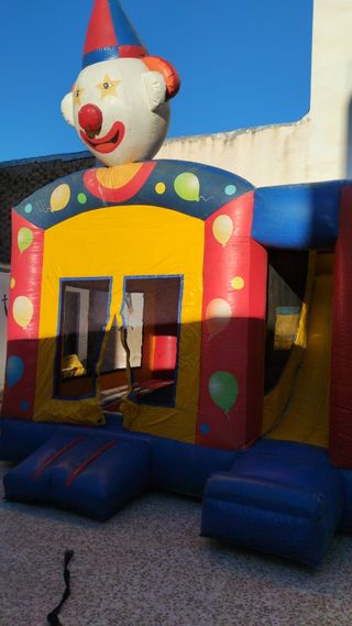 Hinchable payaso con tobogán