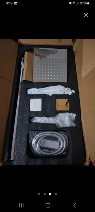 Ducha de metal plateada