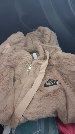 Chaqueta pelo Nike beige/marrón