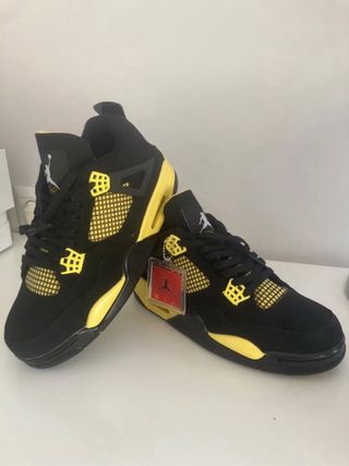 Jordan 4 Negro Amarillo