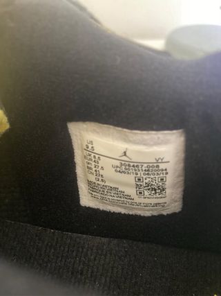 Jordan 4 Negro Amarillo
