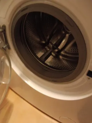 Lavadora con tambor roto