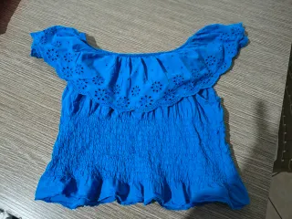 Maglietta blu con volant