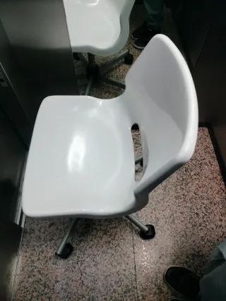 Silla de escritorio con ruedas en perfecto estado