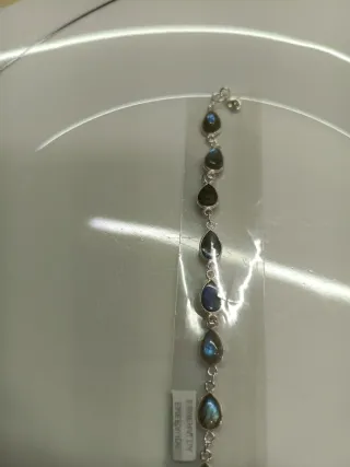 Pulsera de plata con labradorita