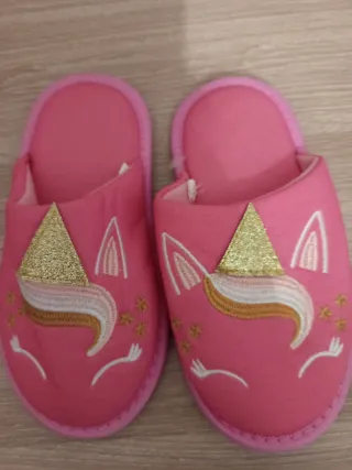 Zapatillas casa unicornio talla 30 nuevas