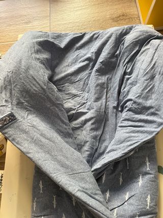 Saco capazo bebé estampado tiburones