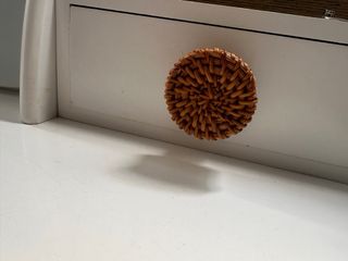 Tocador y banco de tela y ratán