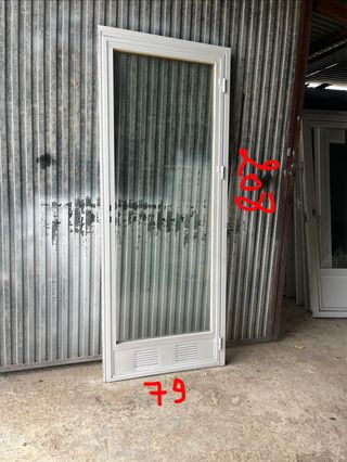 Puerta de aluminio con cristal