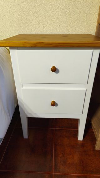 Mesita de noche Ikea blanca y madera