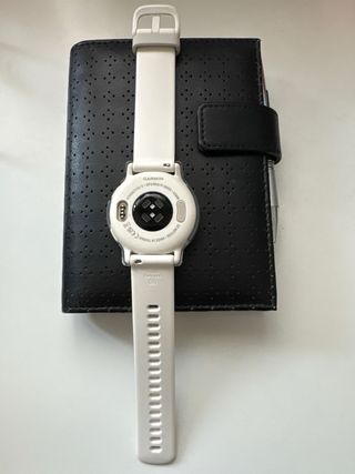 Smartwatch Garmin Vívoactive 5 blanco impecable