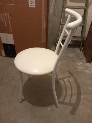 Silla de cocina blanca robusta