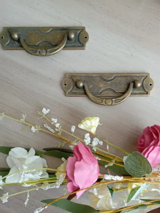 2 Tiradores antiguos dorados metal