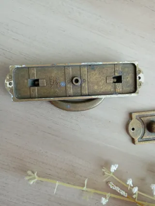 2 Tiradores antiguos dorados metal