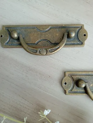 2 Tiradores antiguos dorados metal