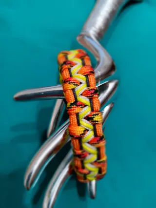 Pulsera Paracord Hecha a Mano