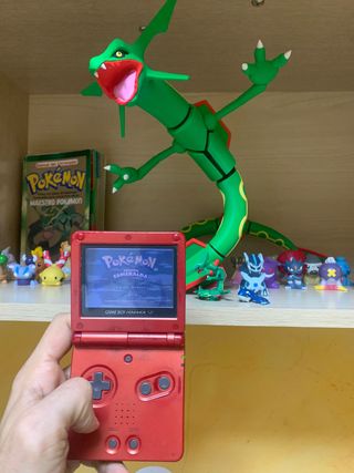 Juego actual y manual oficial Pokémon Esmeralda