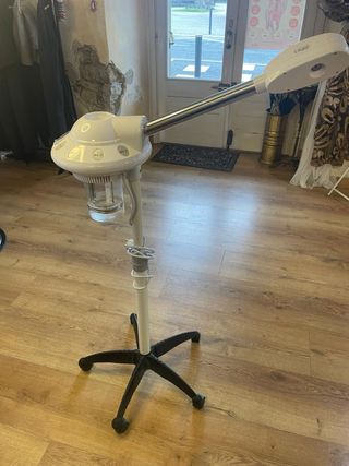 Vaporizador Peluquería Pie Blanco,gris y negro