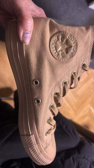 Converse Beige y Dorado Talla 38