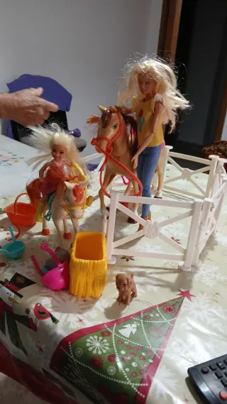 Barbie Granja Completa Muñecas y Caballos