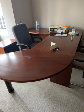 Mesa de despacho amplia super comoda