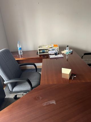 Mesa de despacho amplia super comoda