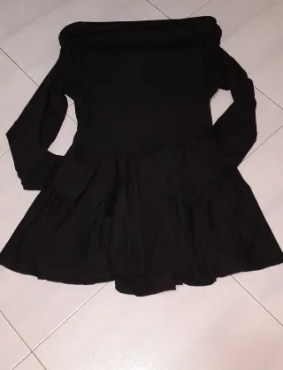 Vestido negro escotado manga larga