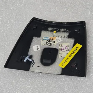 Tapa guantera con detalle cromado