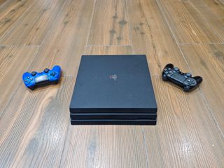 PS4 Pro 1TB 4K + 2 mandos