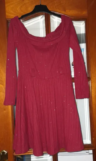 Vestido vinotinto con brillos