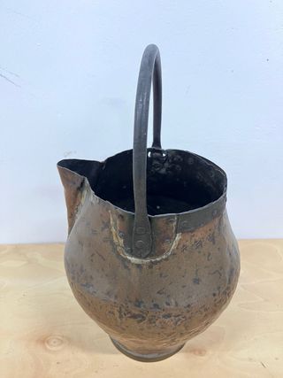 Caldero de cobre martillado antiguo