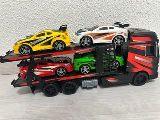 Camión de transporte con 4 coches