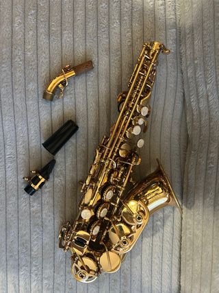 Saxofón Soprano Dorado
