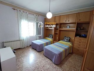 Casa en venta en Joc de la Bola - Camps d'Esports - Ciutat Jardí - Montcada en Lleida