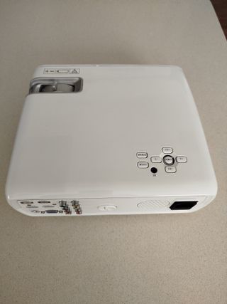 Proyector cine en casa blanco