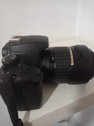 Cámara Canon EOS Digital con objetivo Tamron