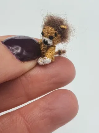 Mini leone per casa delle bambole