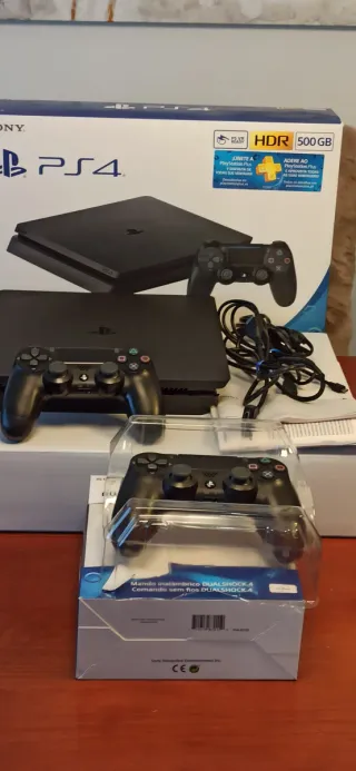 PS4 Slim Negra + 2 Mandos + Caja