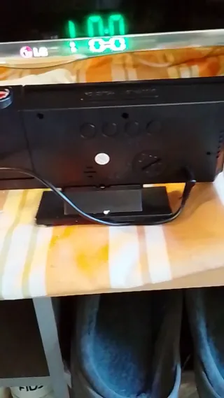 Reloj despertador digital para mesita de noche