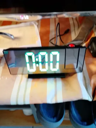 Reloj despertador digital para mesita de noche