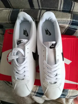 Nike Cortez Blancas y Negras