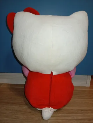 Peluche Hello Kitty con Corazón Musical