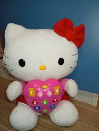 Peluche Hello Kitty con Corazón Musical