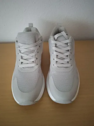 Zapatillas deportivas mujer grises y blancas