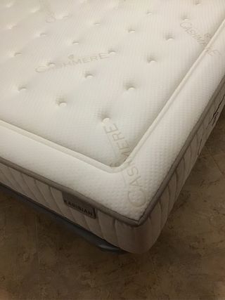 Habitación completa: cabecero, mesitas y  somier